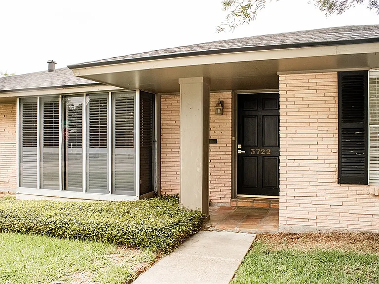 3722 Pope Dr — Photo 2