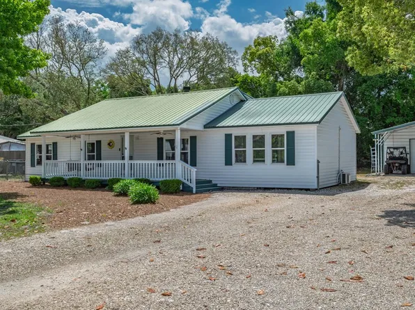 202 Old Ferry Dock Rd, Eastpoint, FL 32328