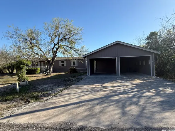 333 Fairway Circle, Brackettville, TX 78832
