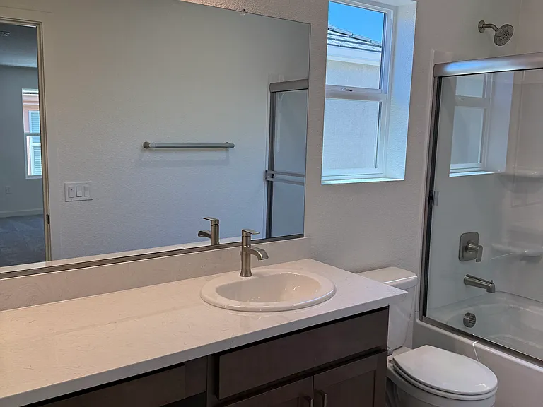 Upstairs Common Bath