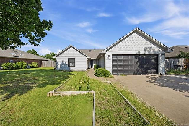 1st image of 319 Mockingbird Ln