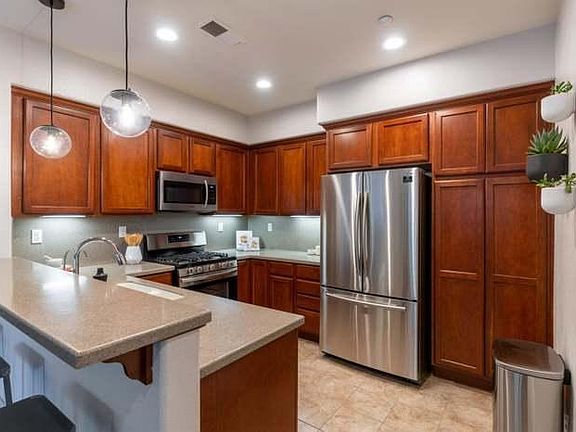 3rd image of 33 W Clarissa Ln