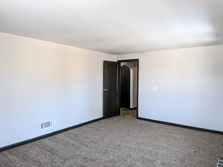 1104 S 32nd St — Photo 33