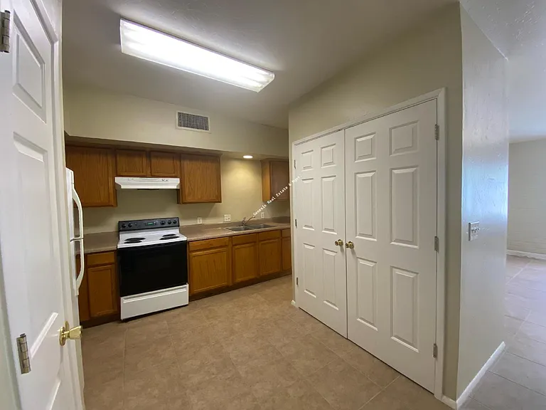 7047 S 6th Ave #1 — Photo 7