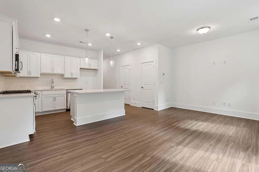 3 bed, 2.5 bath, 1362 sqft, $2,700 — Photo 1