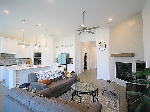 5th image of 606 Artesian Dr
