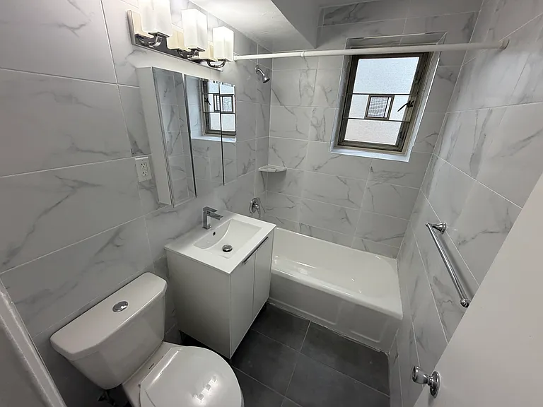 71st Cres — Photo 8