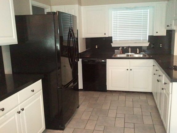 3rd image of 3790 University Dr