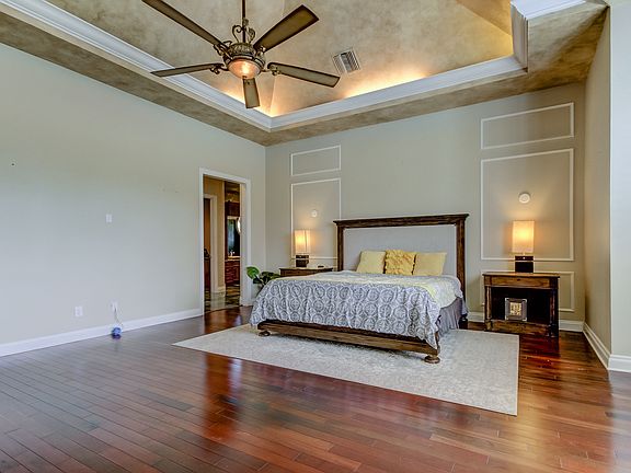 4th image of 18605 Avenue Capri