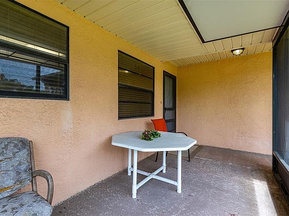 4th image of 12921 Banyan St