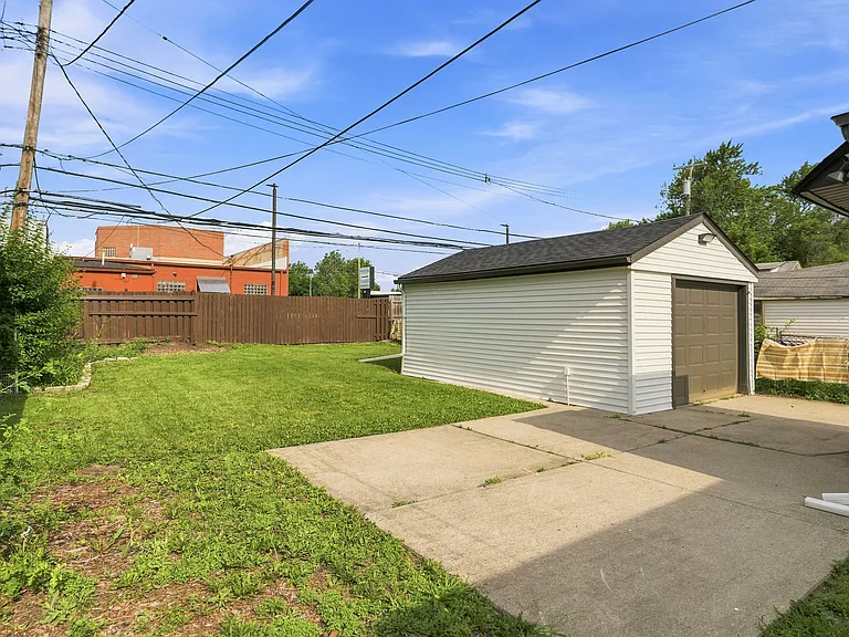 427 N Waverly St — Photo 1