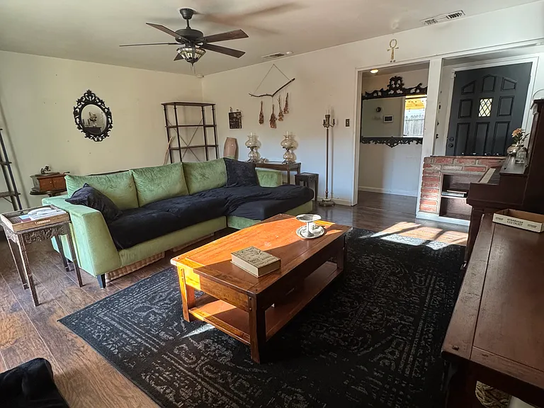 1016 Poplar Ave — Photo 3