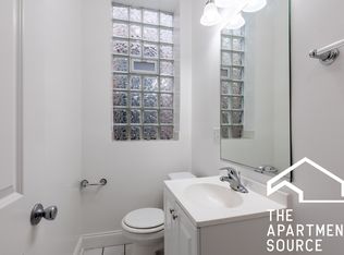910 W Montrose Ave #2, Chicago, IL 60613