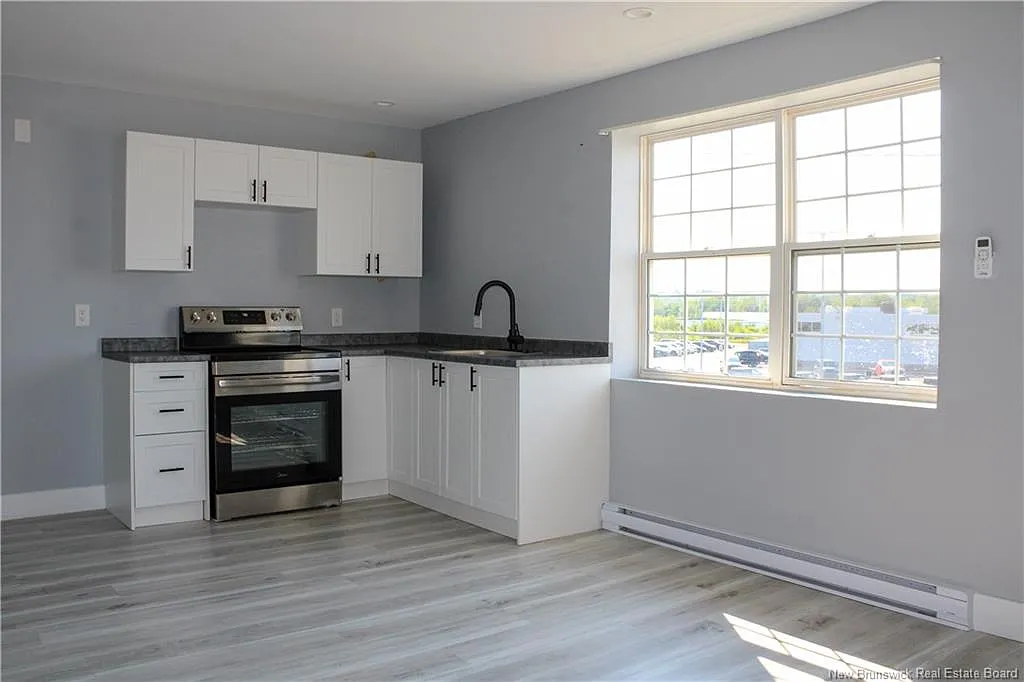 1 bed, 1.0 bath, 300 sqft, $1,200 — Photo 4