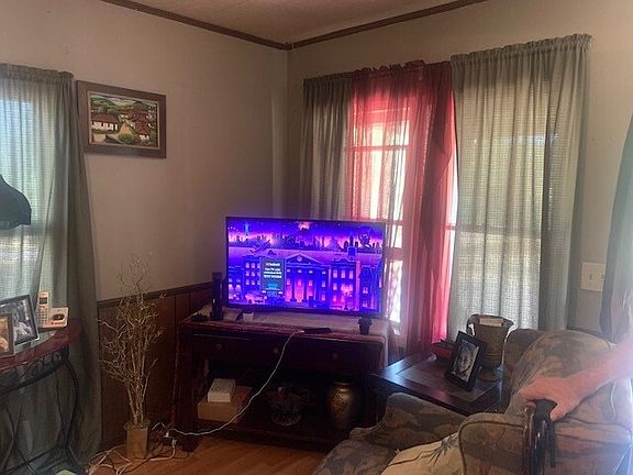 5th image of 108 Marvin St