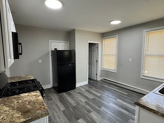 3rd image of 222 Hallock Ave #2