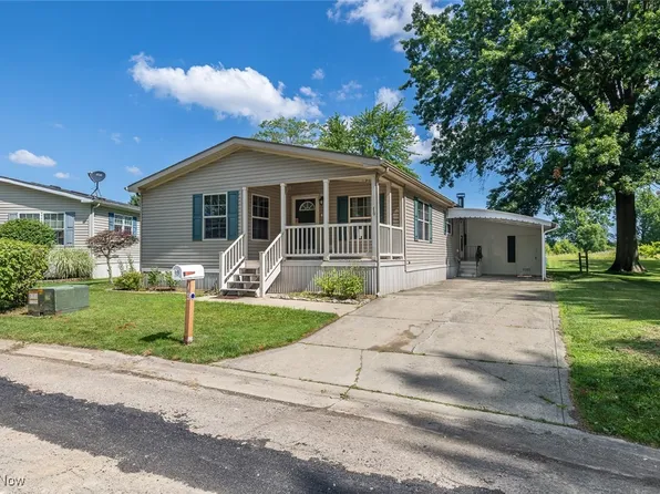 19 Pageant Ln, Olmsted Falls, OH 44138