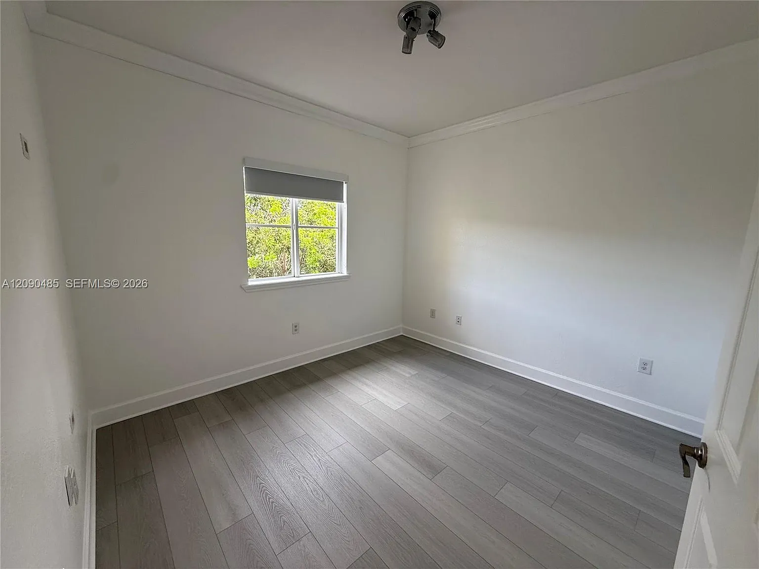 4 bed, 1932 sqft, $3,550 — Photo 3