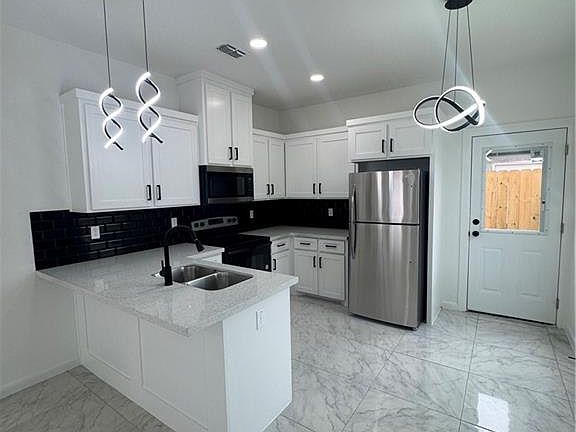 3rd image of 5804 Notre Dame Ave APT 3