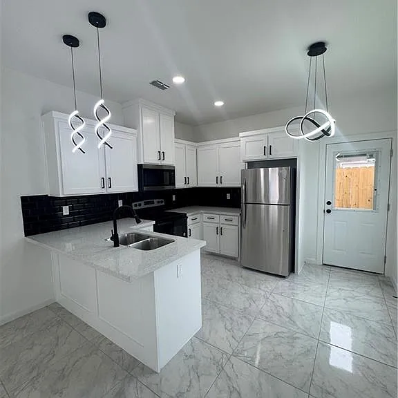 5804 Notre Dame Ave #3 — Photo 3