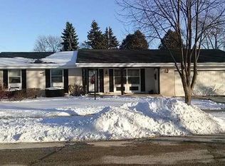 537 Mulberry Dr W, West Bend, WI 53090
