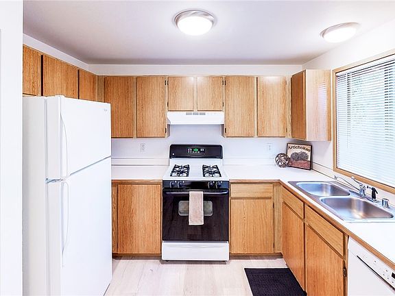 5th image of 10392 Frontier Pl NW