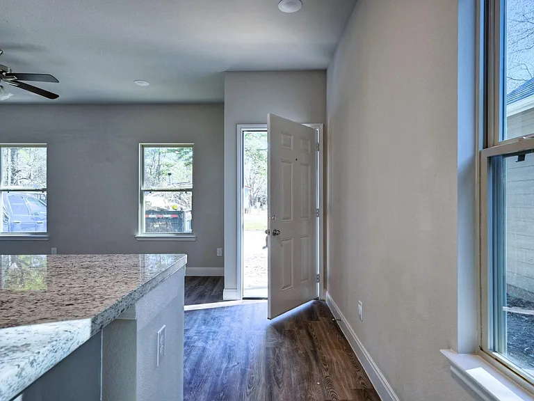 9173 Inwood — Photo 30