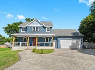 205 Lakeview St, Holly, MI