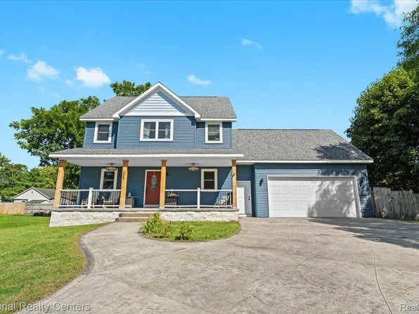 205 Lakeview St, Holly, MI 48442