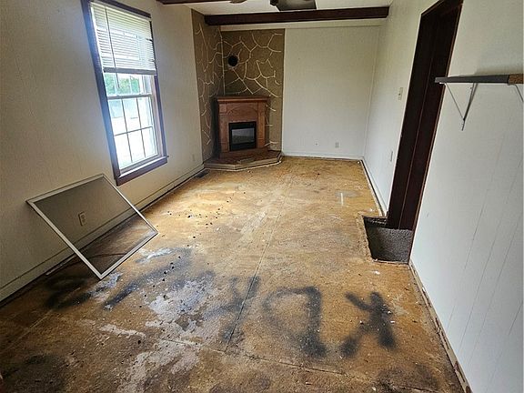 3rd image of 3213 Jackson Ave
