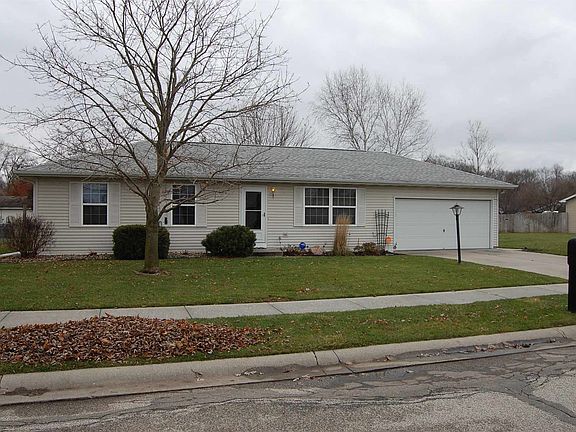 2nd image of 916 Colonial Manor Dr