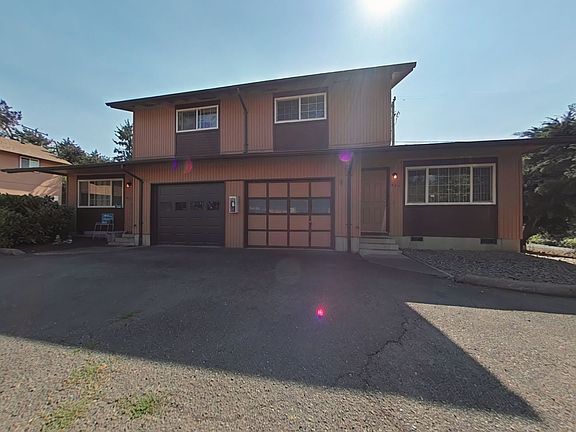 3rd image of 615-617 SE Lilly Pl