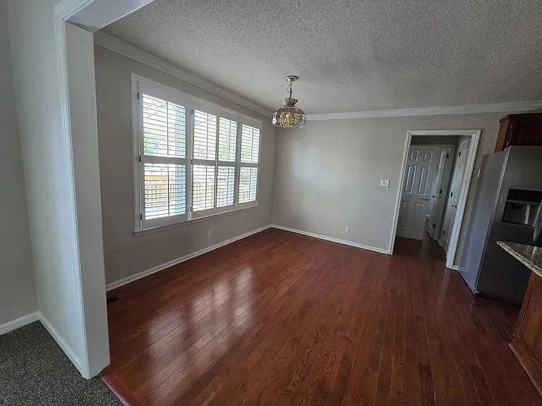 2710 Runnymeade Dr — Photo 3