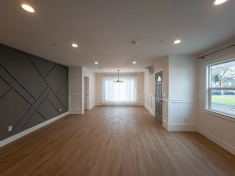 Newly Renovated 4BR Lamanda Park Units! — Photo 10