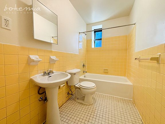 5th image of 990 Leggett Ave APT 4C