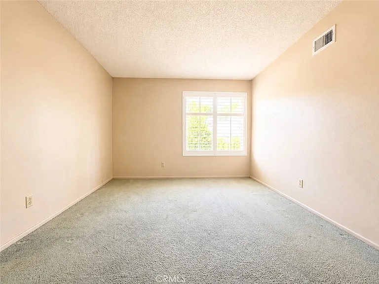 23707 Sandalwood St — Photo 14