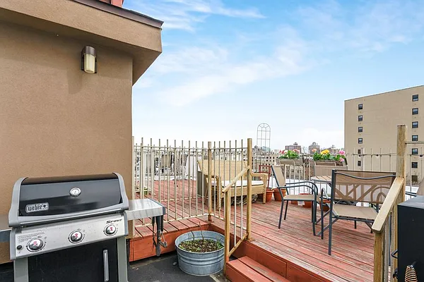 Sold by HomeDax Real Estate | media 29