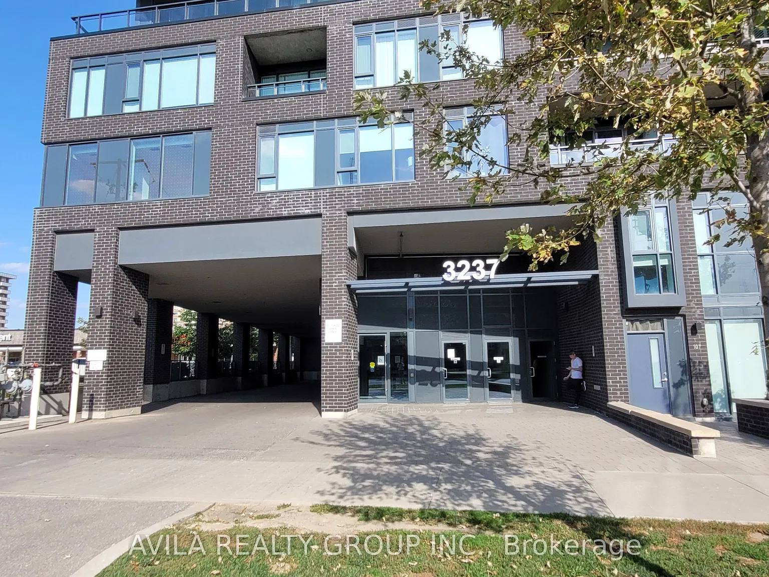 3237 Bayview Ave — Photo 3