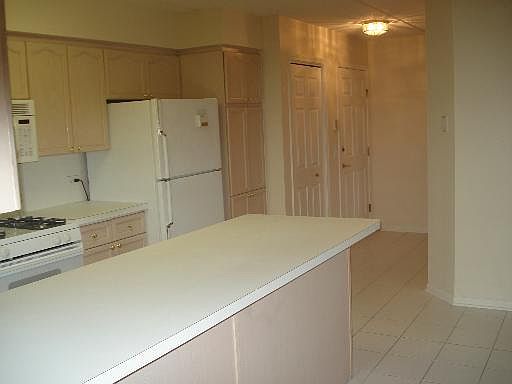 4th image of 730 Creekside Dr Unit 301