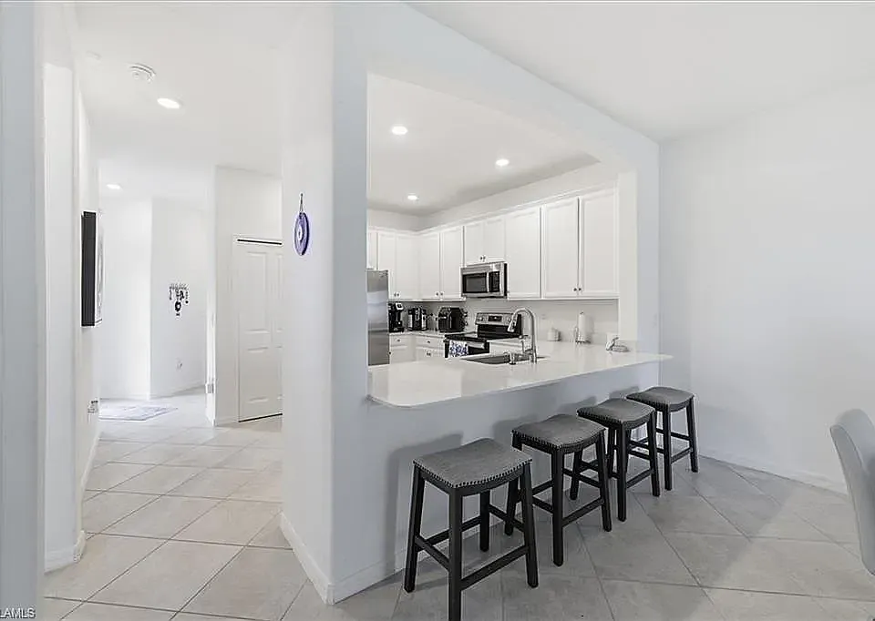2636 Vine Ave