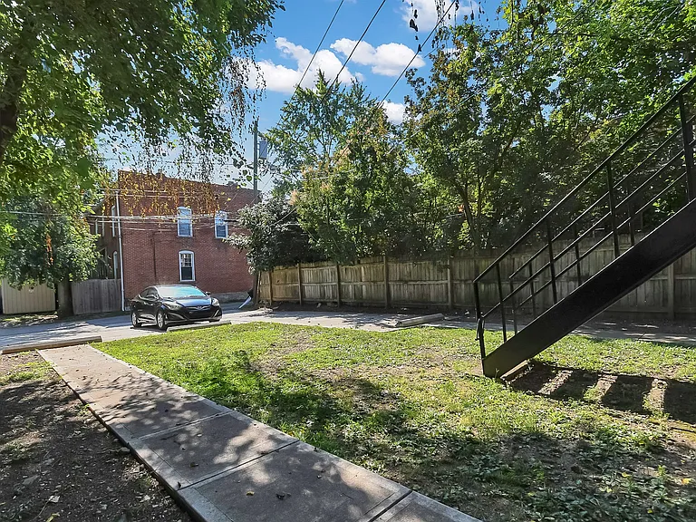 1508 Summit St — Photo 22