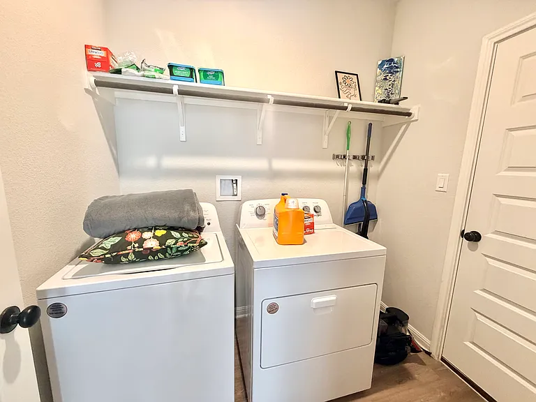 2401 Amara Levi Ln — Photo 26