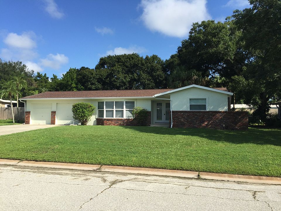 1st image of 2925 Woodcrest Dr