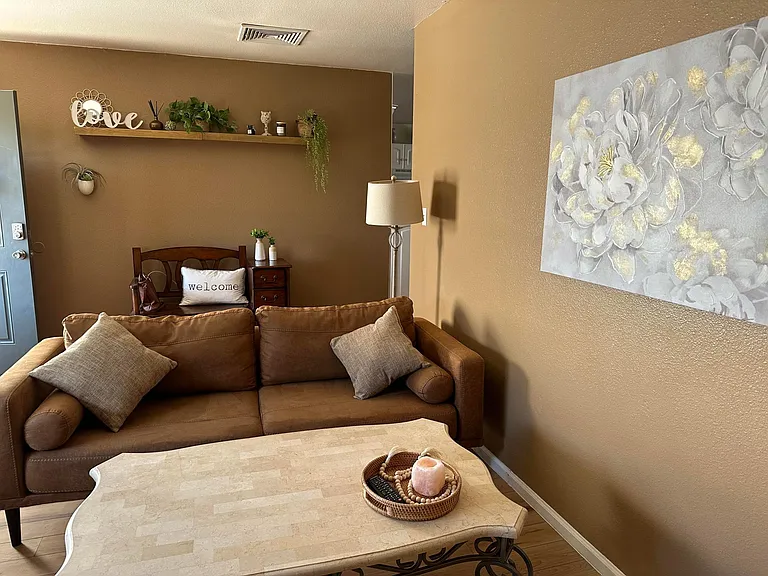 219 W Harmony Dr — Photo 4