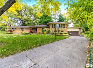 12 Oakhill Ct, Pekin, IL 61554