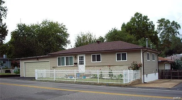 5821 Heege Rd photo 1