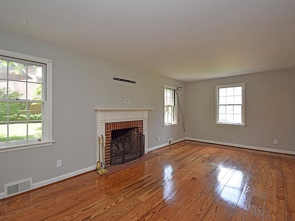 3rd image of 6312 Aspen Way