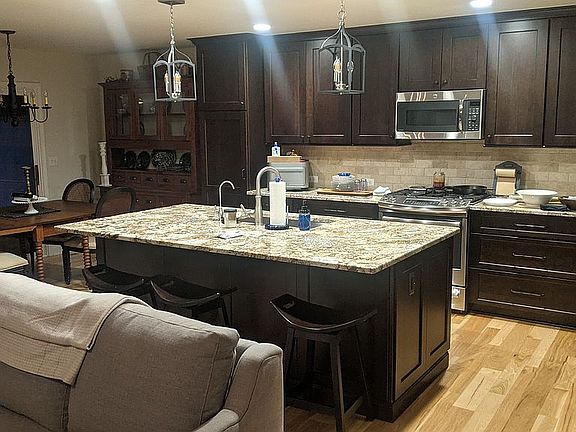 5th image of 575 Sunrise Dr