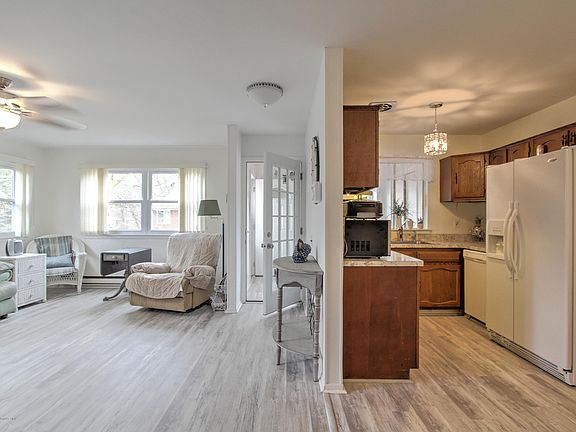 4th image of 43C Columbus Boulevard