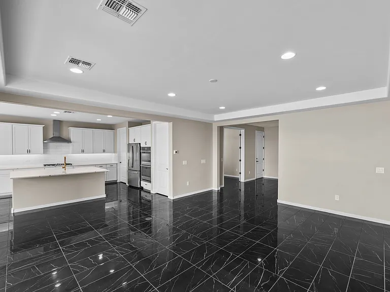 16001 N Columbus Blvd — Photo 13
